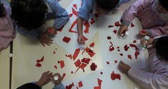Costruiamo con colla e carta rossa dei bellissimi collage